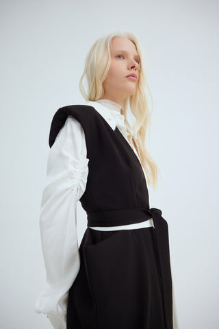Fashion Midi Dress With Belt And Bold Shoulders – Black & Ivory