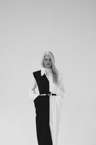 Fashion Midi Dress With Belt And Bold Shoulders – Black & Ivory