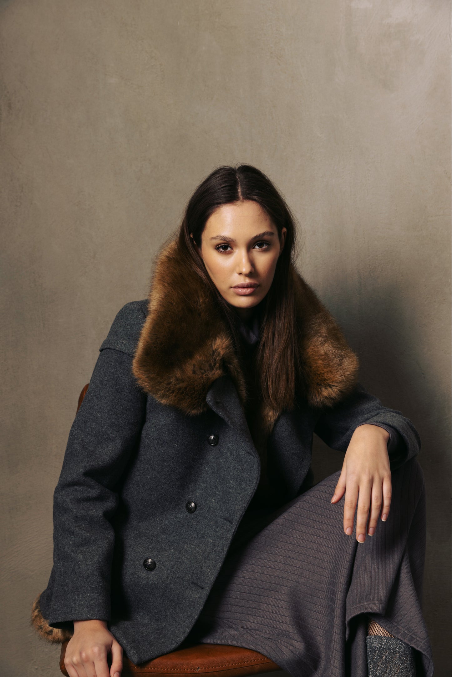 Mid-Thigh Length Double-Breasted Coat With Fur Collar Grey