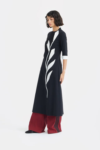 Art-Inspired Semi-Fitted Three-Quarter Sleeveless Dress - Black - Julia Allert