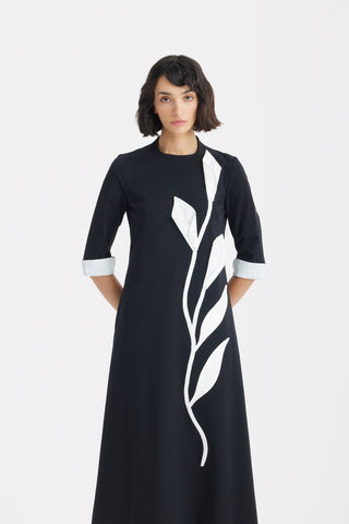 Art-Inspired Semi-Fitted Three-Quarter Sleeveless Dress - Black - Julia Allert