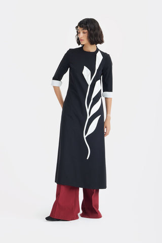 Art-Inspired Semi-Fitted Three-Quarter Sleeveless Dress - Black - Julia Allert