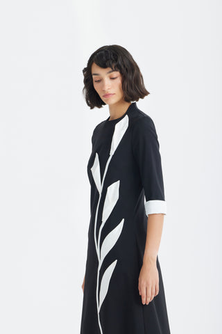 Art-Inspired Semi-Fitted Three-Quarter Sleeveless Dress - Black