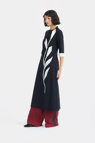 Art-Inspired Semi-Fitted Three-Quarter Sleeveless Dress - Black