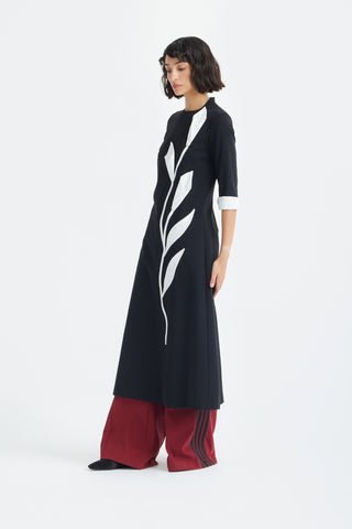 Art-Inspired Semi-Fitted Three-Quarter Sleeveless Dress - Black
