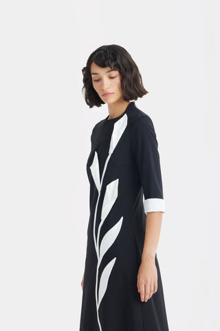 Art-Inspired Semi-Fitted Three-Quarter Sleeveless Dress - Black
