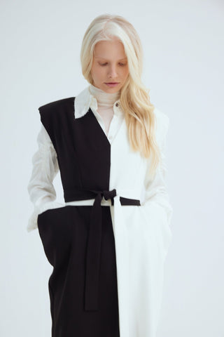Fashion Midi Dress With Belt And Bold Shoulders – Black & Ivory - Julia Allert