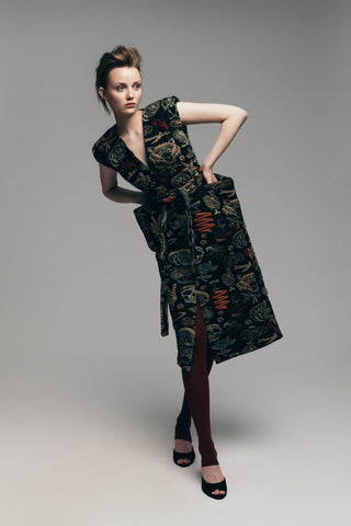 Fashion Midi Dress With Belt And Bold Shoulders Jacquard Black - Julia Allert