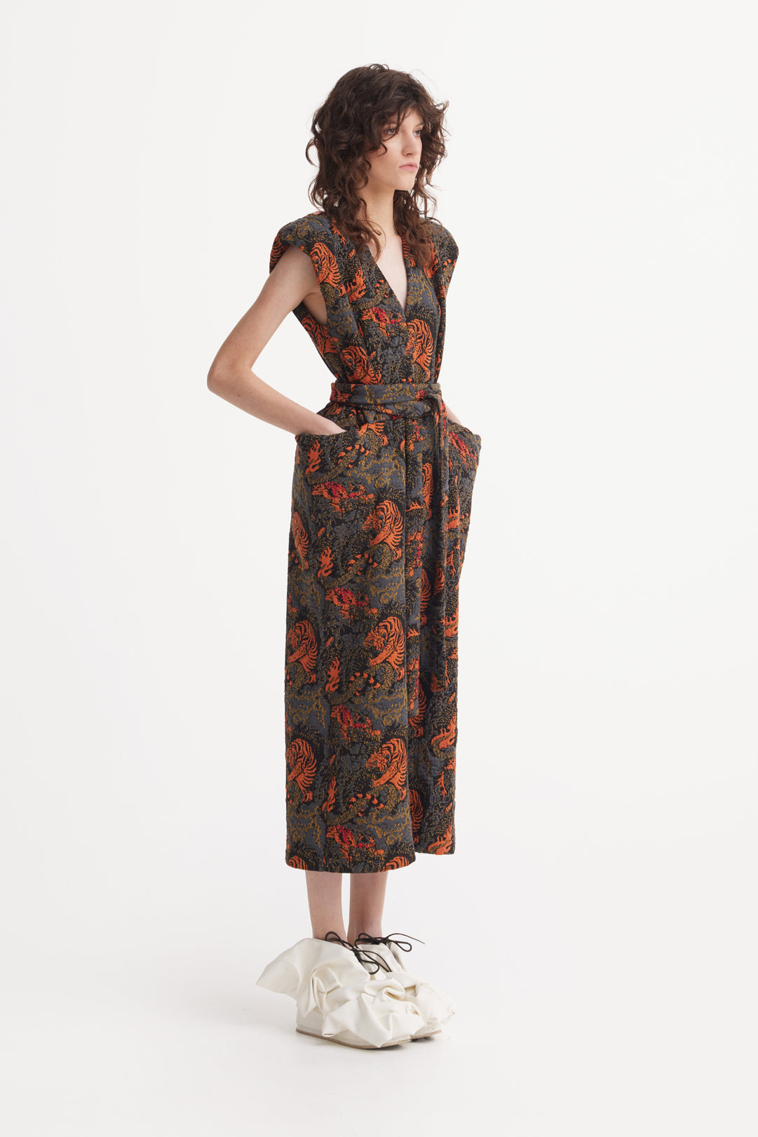 Fashion Midi Dress With Belt And Bold Shoulders Jacquard Black Red XXL Fashion Midi Dress With Belt And Bold Shoulders Jacquard Black Red XXL