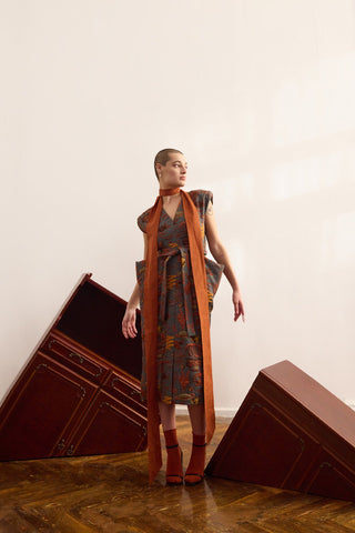 Fashion Midi Dress With Belt And Bold Shoulders Jacquard Grey - Julia Allert