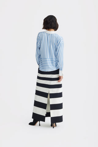 Smart Elegance – Silk-Touch Striped Long-Sleeve Blouse Light Blue