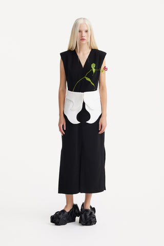 Structured Sleeveless V-Neck Dress With Waist Belt – Black , White