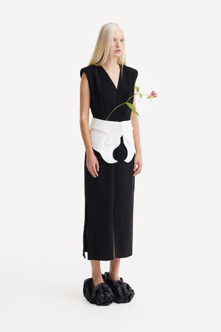 Structured Sleeveless V-Neck Dress With Waist Belt – Black , White